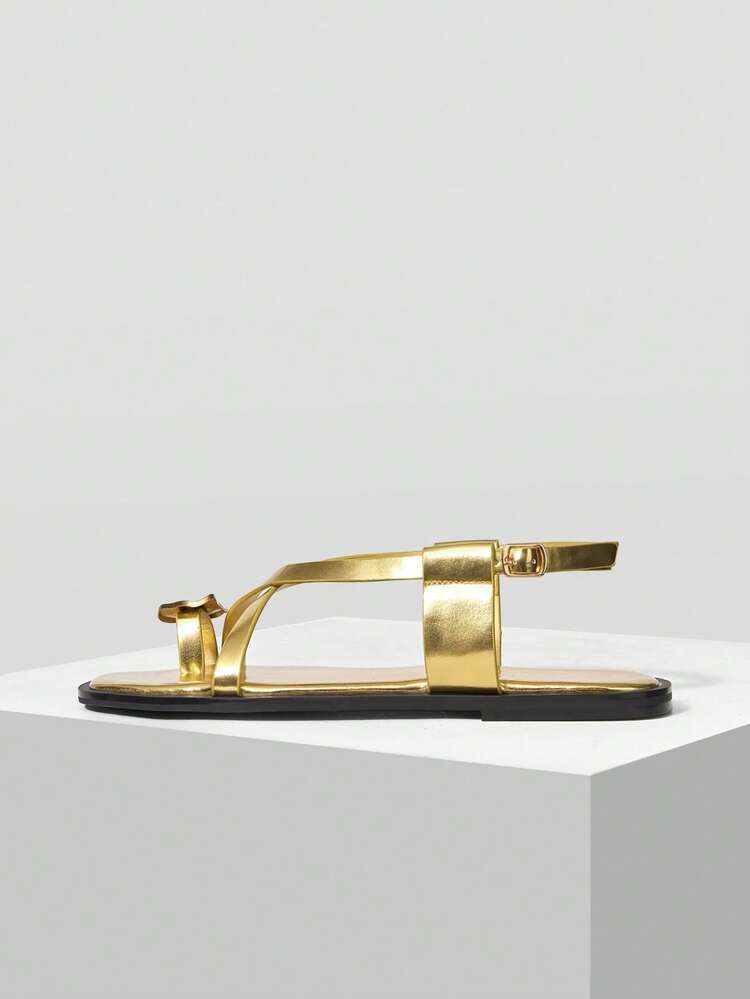 LADIES SUMMER FASHION CASUAL COMMUTER VACATION WIND METAL TRIM THUMBS CROSSED WITH FLAT SANDALS