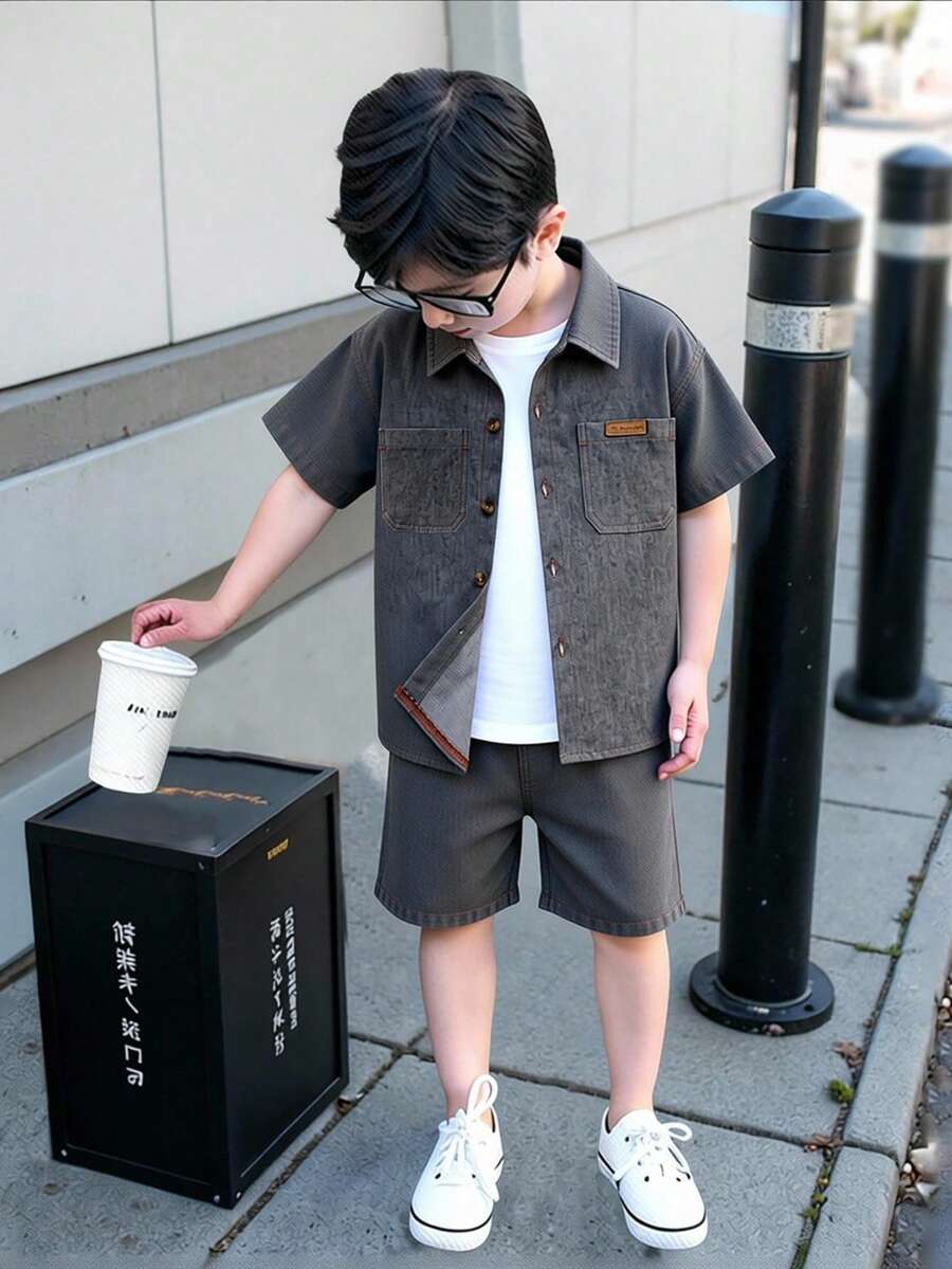 SHEIN Genkimix Kids 小男孩服裝套裝 2 件組 灰色拼接短袖上衣與短褲套裝 適合日常玩耍、約會與居家穿著 - 灰色 - 查看 1