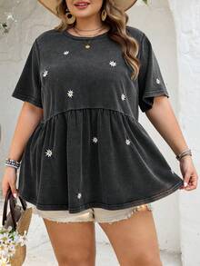 SHEIN CURVE+ Curve 尺码 US22 音乐节、海滨度假、波西米亚风女式圆领短袖宽松娃娃衫下摆T恤，饰有水洗雪花和刺绣 - 黑色 - 查看 5