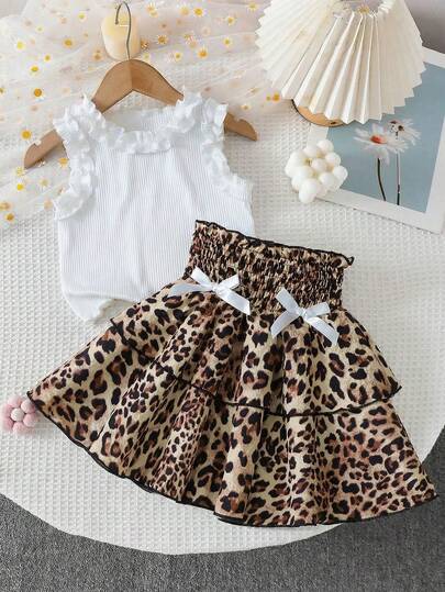 SHEIN Conjunto de verano con top de tirantes con volantes y estampado floral, combinado con falda de parches tipo pastel con decoración de lazo 3D hecho a mano para niña