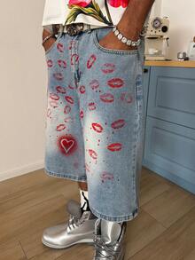STEELVANCE 时尚休闲宽松直筒牛仔短裤，饰有红色嘴唇和爱心图案，百搭夏季街头服饰 - 淺色水洗藍 - 查看 4