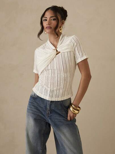 Glamine Knitted Solid Color Textured Fabric Hollow-Out Women's T-Shirt, Decorated Button Women's T-Shirt, Women's Apricot Elegant T-Shirt, Suitable For Daily Outings And Commuting Occasions