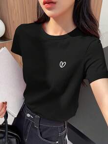DAZY Camiseta de mujer de manga corta con cuello redondo y bordado de corazón, casual y de negocios, ropa de trabajo para mujer - Negro - Ver 1