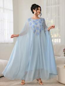 Al Najma Kaftan con mangas de capa y aplicaciones florales - Azul - Ver 6