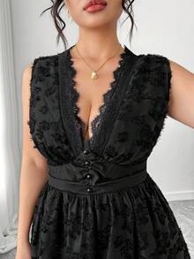 SHEIN Clasi 大码女式时尚精致深V蕾丝修身A字无袖连衣裙，春夏款 - 黑色 - 查看 5