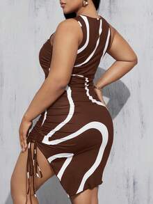 SHEIN Essnce 大码夏季女式修身束腰抽绳连衣裙，紧身连衣裙，曲线连衣裙，休闲夏季连衣裙，黑色夏季连衣裙，黑白连衣裙，曲线半身裙（不规则印花连衣裙） - 棕色 - 查看 2