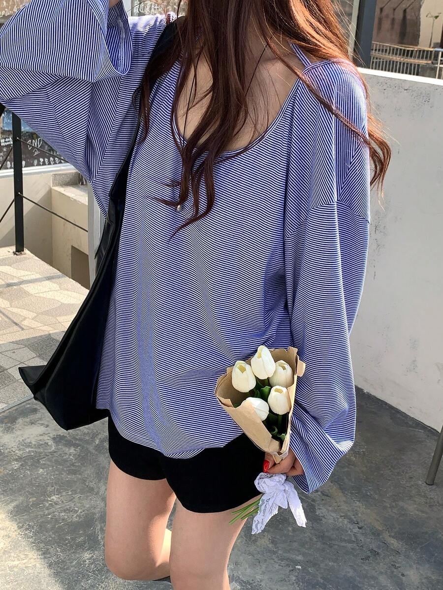 DAZY Áo thun dài tay nữ màu xanh sọc, hở lưng, dáng rộng - Màu xanh lam - Xem 1