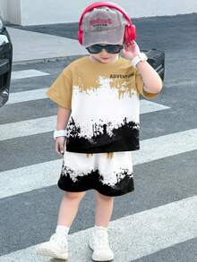 SHEIN 男童休闲舒适百搭泼墨印花短袖上衣短裤套装（2件套），适合春夏季穿着 - 卡其色 - 查看 1