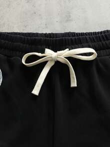 ROMWE MEN 男士街头风印花抽绳腰短裤 - 黑色 - 查看 4