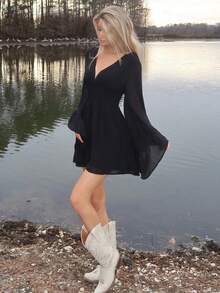 Sydney Algeri Vestido Curto Elegante de Manga Longa com Cintura Marcada e Decote em V Monocromático para Mulheres - Preto - Visão 4