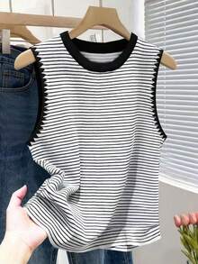 Regata feminina de verão casual com estampa listrada e detalhes contrastantes para férias e deslocamentos diários. - Multicolorido - Ver 1