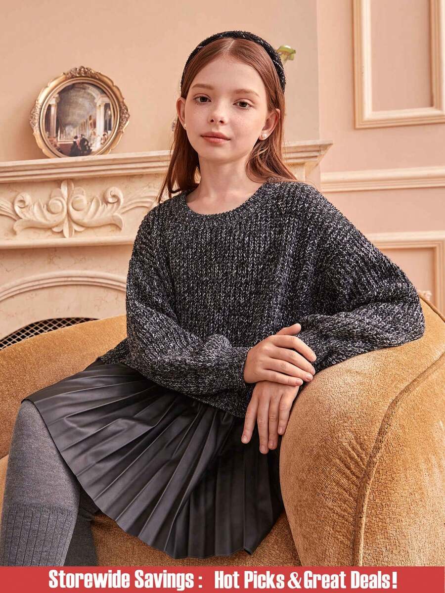 SHEIN Vestido de suéter tejido para niña preadolescente en otoño, invierno, Navidad y Halloween. Colores negro y gris con vibras, técnica de tejido única. La técnica de tejido muestra un encanto personalizado y enérgico de moda, elevando la sensación de calidad general. Tela suave para calidez y comodidad contra la piel. El vestido presenta un patchwork con material de PU similar al que muestra una artesanía cuidadosa. Adecuado para uso prolongado, cómodo y natural. Ideal para la escuela, salidas, fiestas, fiestas de Halloween, etc. - Negro - Ver 1