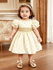 SHEIN Glamorique Kids 女婴优雅香槟金箔泡泡袖圆领收腰奢华荷叶边连衣裙 - 杏色 - 查看 1