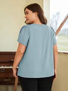 SHEIN Clasi Áo kiểu nữ cỡ lớn mùa hè, màu trơn, cổ mở, tay xếp ly, thích hợp mặc hàng ngày đi làm. - Màu xanh nhạt - Xem 2