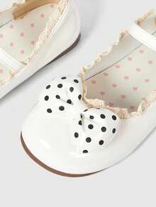 ROMWE Kawaii 女士时尚透明蝴蝶结装饰平底甜美玛丽珍小皮鞋套脚乐福鞋软底裙装鞋 - 白色亮皮蕾絲 - 查看 2