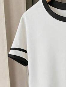 少女休闲复古校园经典Logo印花短袖圆领T恤短裤套装，适合夏季度假穿着；白色T恤适合日常居家穿着；黑色条纹印花时尚舒适百搭T恤，适合所有季节；黑色马术图案T恤，适合春、夏、秋、冬四季穿着，舒适休闲。 - 黑色 - 查看 4