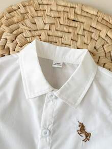SHEIN Playful Pals Outfit casual primavera/estate per bambino maschio: set composto da camicia a maniche corte a righe con colletto abbinata a pantaloncini di jeans lavati alla moda - Cachi - Visualizzare 5