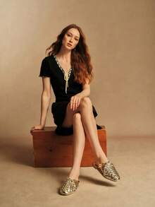 Rosivie 女士平底编织穆勒拖鞋，方头无后跟套脚凉鞋，适合派对、休闲和日常穿着 - 金色 - 查看 6