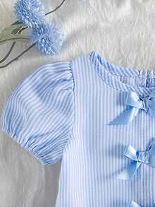 SHEIN Blus Bayi Perempuan dengan Tekstur Kain Bunga yang Unik, Gaya Liburan Pedesaan, Lucu & Modis, Nyaman untuk Musim Semi/Panas, Dekorasi Pita - Biru - View 4