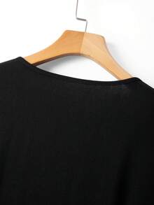 GlowEve CURVE 大码女式深V领收腰喇叭连衣裙，饰有金属装饰纽扣，优雅大方，适合日常通勤、约会、宴会等场合。 - 黑色 - 查看 7