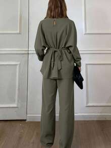 Livesso 女士宽松商务休闲时尚街头风荷叶边腰部设计套头衫搭配直筒裤两件套，优雅的办公室通勤装，适合夏季、秋季、春季穿着。 - 墨綠色 - 查看 4