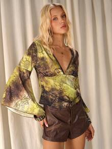 TRNVIE 性感复古美式腰果花深V领修身喇叭袖女式T恤，春夏款 - 彩色 - 查看 6