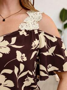 SHEIN Frenchy 大码夏季休闲碎花蕾丝吊带露肩上衣 - 棕色 - 查看 6