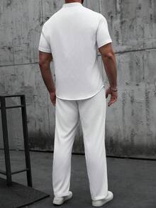 Manfinity Homme 男士休闲纯色立领短袖衬衫长裤套装，适合春、夏、秋季穿着，简约百搭，适合日常通勤。 - 白色 - 查看 2