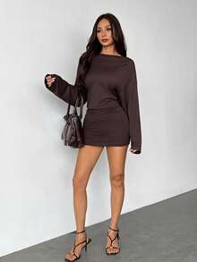 SHEIN PETITE 秋冬季纯色棕色/咖啡色长袖宽松深V领性感迷你连衣裙，适合鸡尾酒会、浪漫约会、聚会、正式活动、伴娘礼服、夜生活、万圣节、圣诞节等场合，是女士派对礼服的理想之选。 - 棕色 - 查看 7