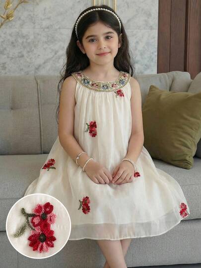 SHEIN Young Girl Floral Print Halter Neck Vacation Dress Ivory Kids Dress Floral Applique Dress Little Girls Dress Beige Dress For Kids Sleeveless Dress For Wedding, Party, Prom, Holiday, Spring Break, Valentine's Day, Flower Girl, Cute & Elegant & Sweet & Vintage & Fashionable. Mom And Daughter & Sisters Matching, Family Vacation, Daily Wear, Home Family Gatherings And Special Occasions, Sibling Outfits,جلابياتjalabiya  عباياتabaya Abaya الملابس التقليدية العربية  جلابيةjalabiya قفطان