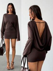 SHEIN PETITE 秋冬季纯色棕色/咖啡色长袖宽松深V领性感迷你连衣裙，适合鸡尾酒会、浪漫约会、聚会、正式活动、伴娘礼服、夜生活、万圣节、圣诞节等场合，是女士派对礼服的理想之选。 - 棕色 - 查看 13