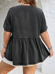 SHEIN CURVE+ Curve 尺码 US22 音乐节、海滨度假、波西米亚风女式圆领短袖宽松娃娃衫下摆T恤，饰有水洗雪花和刺绣 - 黑色 - 查看 2