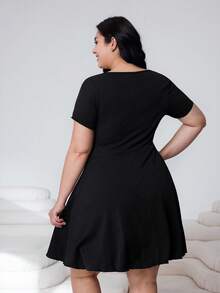 SHEIN EZwear Plus Size Women's Solid Color Front Knot Short Sleeve Casual Dress, Spring/Summer - Black - View 2