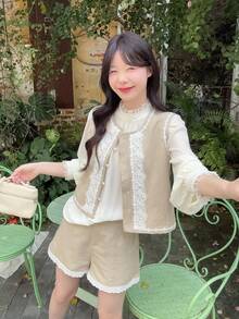 DAZY 女士刺绣系带背心、长袖衬衫和蕾丝边短裤两件套 - 杏色 - 查看 7