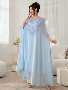 Al Najma Kaftan con mangas de capa y aplicaciones florales - Azul - Ver 5