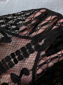 SHEIN Frenchy Áo thun cỡ lớn dành cho nữ, kiểu dáng nhuộm tie-dye, họa tiết hoa, cổ chữ V, phối ren và vải dệt. - màu đen - Xem 7