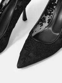 CUCCOO HITCHD 女士花卉刺绣蕾丝尖头细高跟鞋，优雅甜美浪漫性感白色网纱女士高跟礼服鞋、婚鞋、时尚派对正式场合鞋，适合婚礼、圣诞节、感恩节、万圣节、生日、情人节等场合。 - 靜夜黑色 - 查看 11