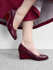 CUCCOO BIZCHIC Burgundy Crocodile Pattern Patent Leather Wedge Pumps, Retro, Fashionable And Versatile Commuting Style - Burgundy alligator pattern - View 3