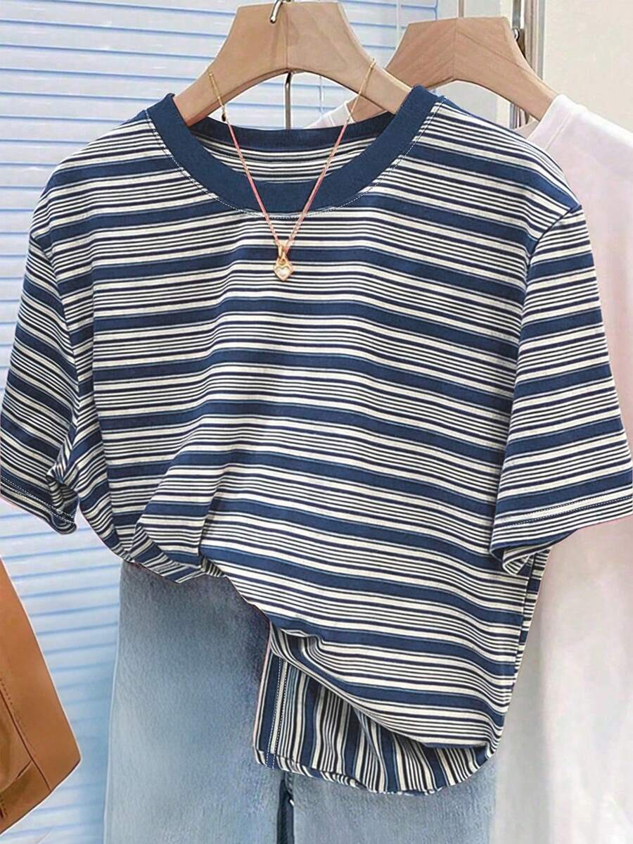 SHEIN Maglietta a maniche corte a righe colorate vintage per donna, top casual a girocollo per l'estate - Multicolore - Visualizzare 1