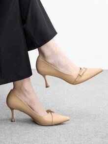 CUCCOO BIZCHIC Tacones de oficina de tacón de aguja con hebilla decorativa para uso diario y de negocios, de color albaricoque, para mujer - Albaricoque - Ver 1