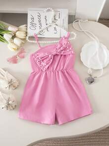 Elladie kids Bộ áo liền quần màu hồng cho bé gái với dây đeo mảnh, gồm áo quây và quần short xếp ly. Một chiếc nơ lớn tô điểm cho phần ngực, được thêu bằng máy tính và đính hạt cườm. Thiết kế cạp cao rất phù hợp cho các chuyến đi chơi mùa xuân và mùa hè, kỳ nghỉ biển và các bữa tiệc sinh nhật. - Hồng - Xem 3