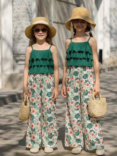 SHEIN 少女度假套装，层叠荷叶边吊带背心+印花阔腿裤，优雅大方，适合日常外出、海滩度假、拍照等场合。