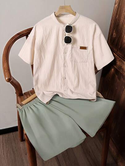 Bộ 2 món áo sơ mi cổ tàu dáng suông tối giản, màu trơn, phối cùng quần short dệt kim dành cho nam thiếu niên, chất liệu thoải mái, bộ sưu tập mùa hè mới, phù hợp cho nhiều dịp.