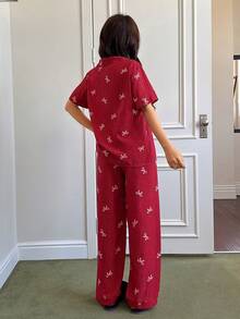 SHEIN 女款條紋蝴蝶結印花翻領短袖睡衣套裝 紅色夏季居家休閒服套裝 櫻桃睡衣套裝 - 紅色 - 查看 2