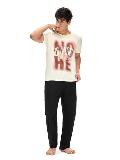 SHEIN The Top Features A Beige Base Color, Paired With A Low-Saturation, Blurred Vintage-Inspired Print In Muted Brown Tones, Which Softens The Decorative Heaviness And Presents A Delicate Retro Feel. The Bottom Is A Basic Black Wide-Leg Pant, Which Suits Daily Wear. The Overall Combination Of "Soft Retro Top + Minimalist Black Pants" Retains The Vintage Aesthetic While Avoiding A Heavy-Handed Style.