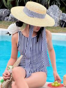 Livesso 1 bộ đồ bơi liền thân kẻ sọc kín đáo cho bé gái - Xanh và trắng - Xem 8