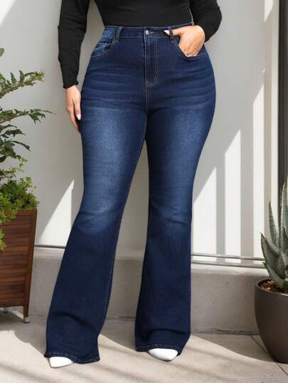 Pantalones Vaqueros Campana para Mujer Talla Grande: Confeccionados en Tejido de Mezclilla Elástica, Máxima Comodidad y un Lavado Azul Retro. La Perfecta Fusión entre un Estilo Depurado y el Bienestar Cotidiano.