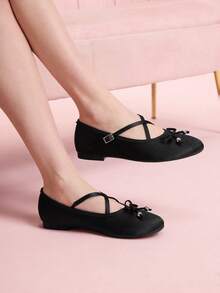 CUCCOO DOLLMOD 黑色仿丝缎面柔软蝴蝶结交叉绑带平底芭蕾舞鞋玛丽珍鞋，女士款 - 黑色 - 查看 4