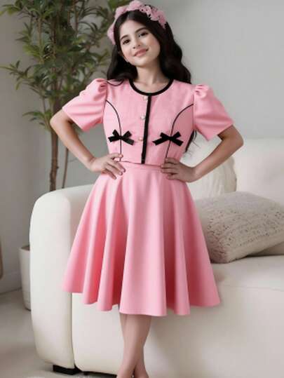 SHEIN Tween Girl 3-Piece Set: Solid Color Woven Bubble Short Sleeve Cropped Jacket, Sleeveless A-Line Dress, And Minimalist Casual Beret Hat. Features Faux Pearl Button Closure, 3D Bow Accent, Contrast Trim. Fashionable And Elegant, Suitable For Spring/Summer Casual Wear