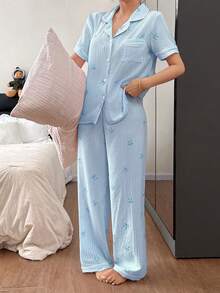 SHEIN Napfluff Conjunto de pijama de mujer con estampado de lazo a rayas en rosa, de manga corta y cuello solapa - Azul - Ver 3